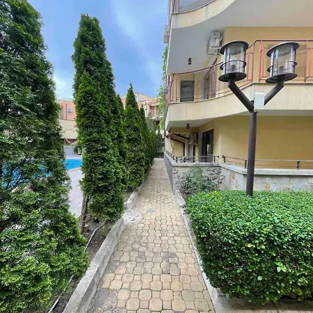 Modern With Pool & Balcony By Flat Mаnаger Διαμέρισμα