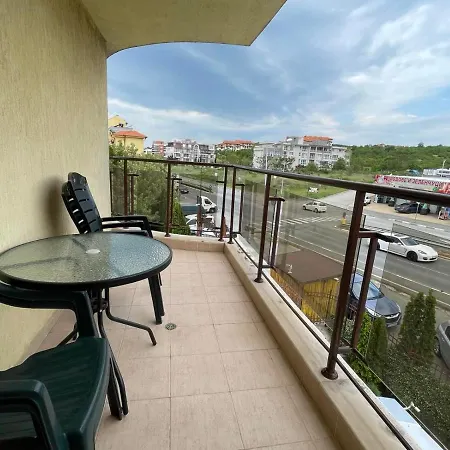 Διαμέρισμα Modern With Pool & Balcony By Flat Mаnаger