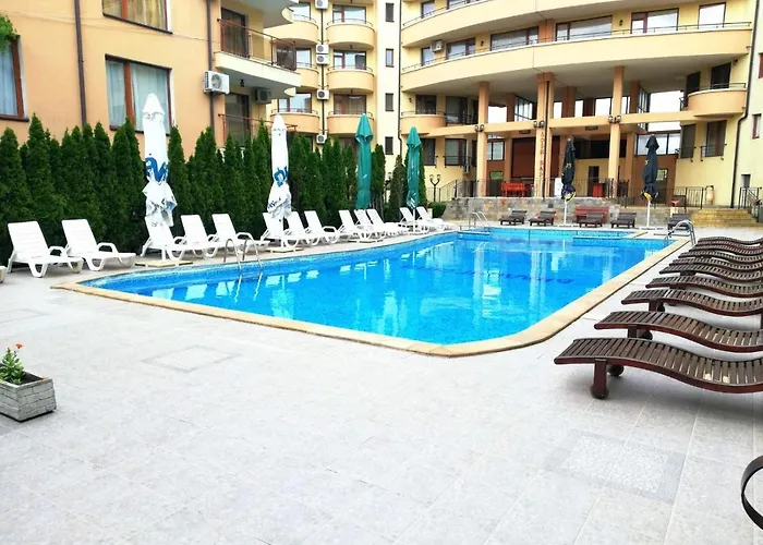 Апартамент Modern With Pool & Balcony By Flat Mаnаger *