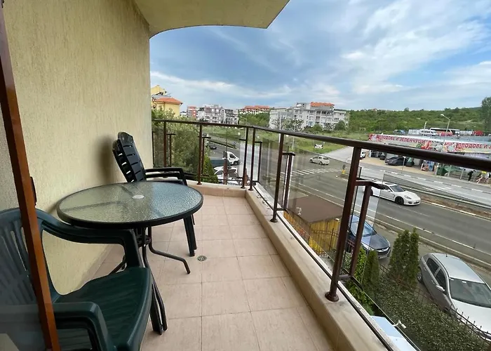 Апартамент Modern With Pool & Balcony By Flat Mаnаger